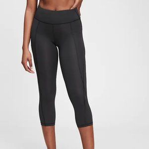 Gap G Fast Capris 21 small black NWOT